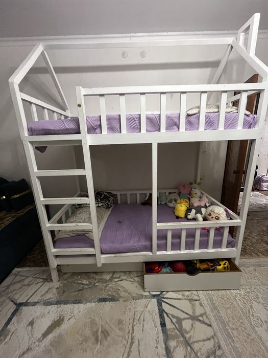 Кровать двухъярусный