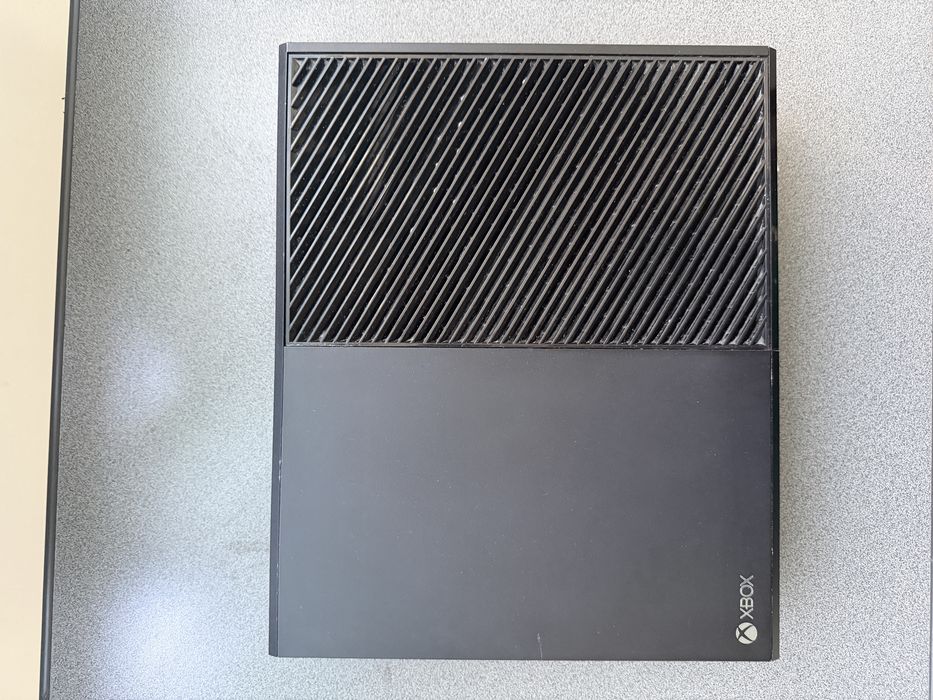 XBOX ONE 1TB + 6 jocuri si maneta