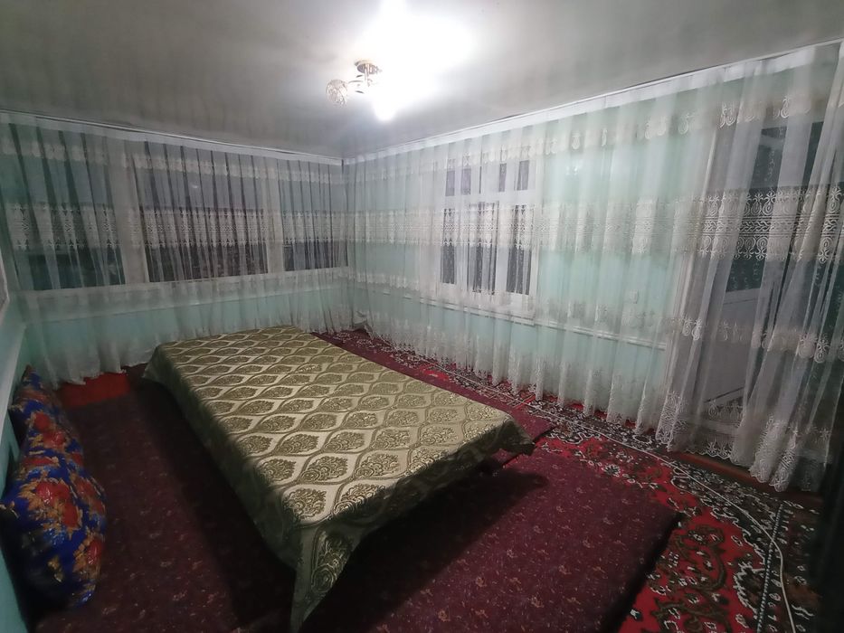 Selinada hovli uy sotiladi.