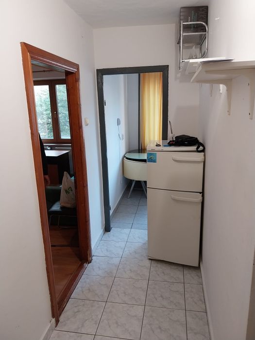 Închiriez garsonieră Valea Roșie