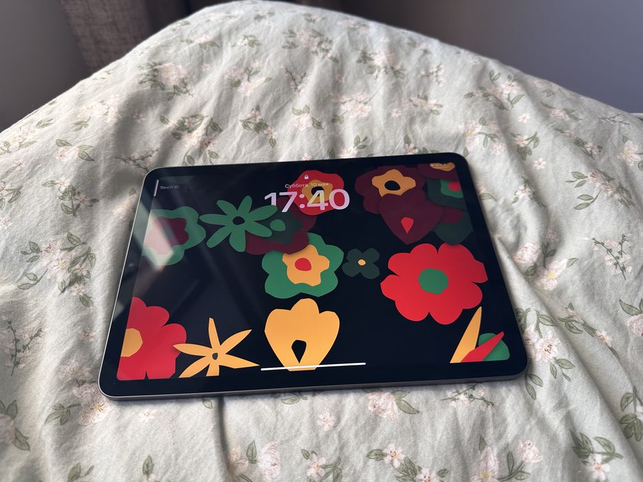 iPad Air (5th Generation) Wi - Fi ,256 GB