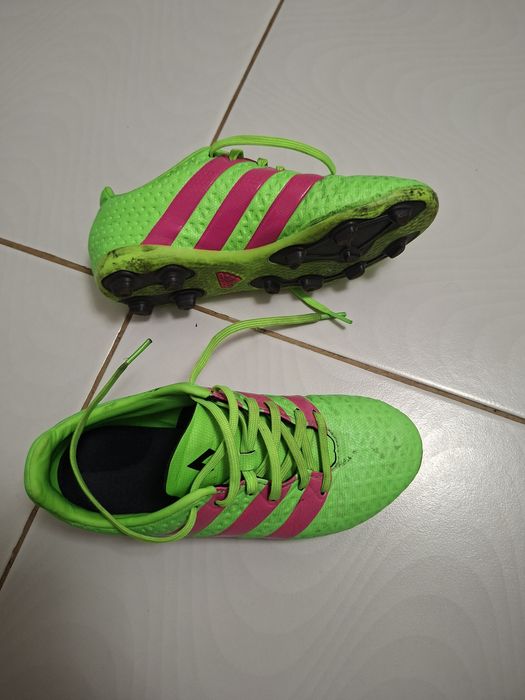 Ghete fotbal adidas marimea 35