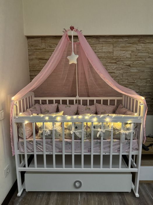 Детская кровать с полным комлектом! Матрас и бортики-подушки, балдахин