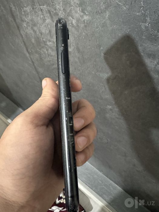Iphone 11 usilini qoyilgan gb64 orqa krshka alishgan  ekran  alishgan
