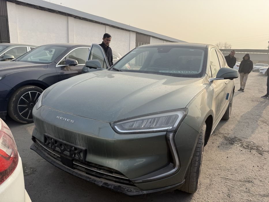 Elektromobil Seres EV5