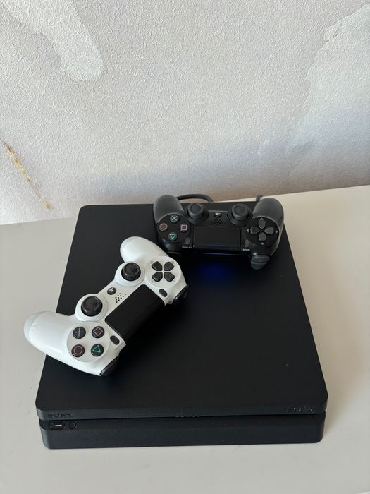 Playstation 4 slim 1 TB