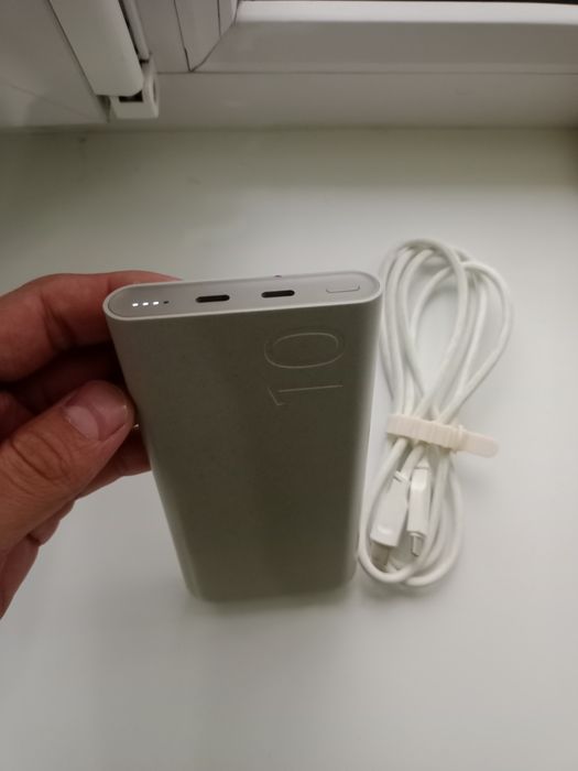 Продам повербанк Samsung