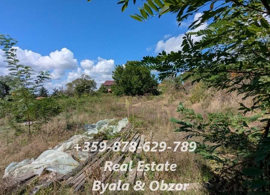 Парцел  в гр.Бяла с разрешение за строеж на къща