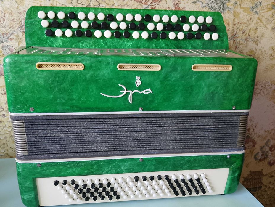 Продам баян Эра .