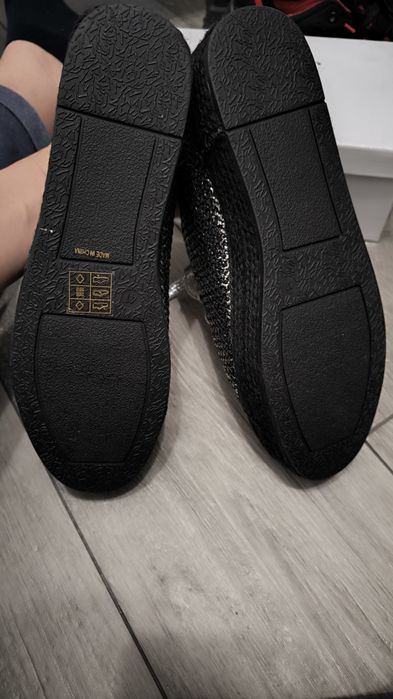 Adidași negri cu talpă înalta