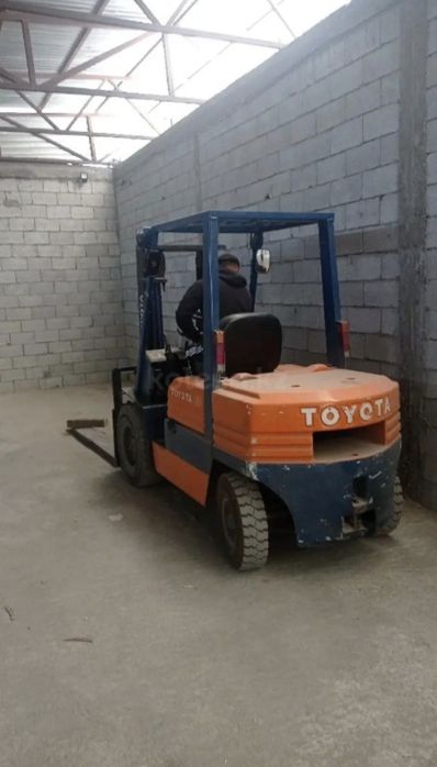 Вилочный погрузчик кара 2004г. 3 тонник