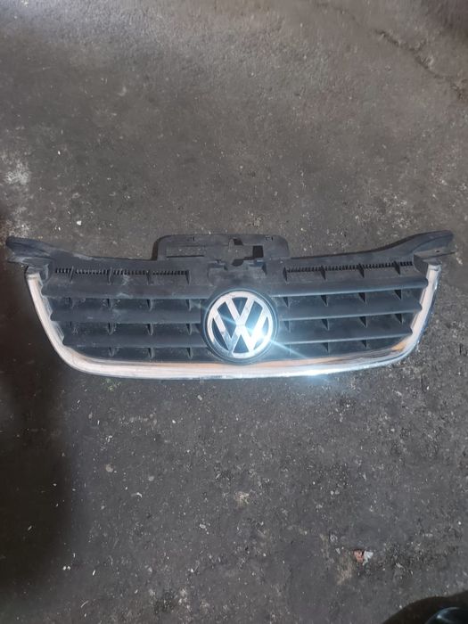 Решётка радиатора на Фольксваген Тоуран