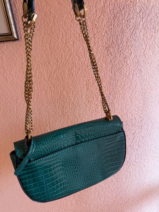 кожена чанта Guess