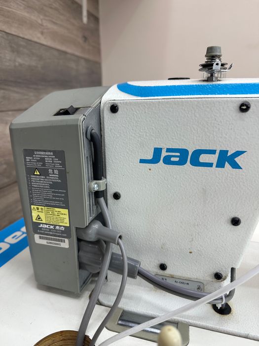 Продам швейную машинку JACK 4