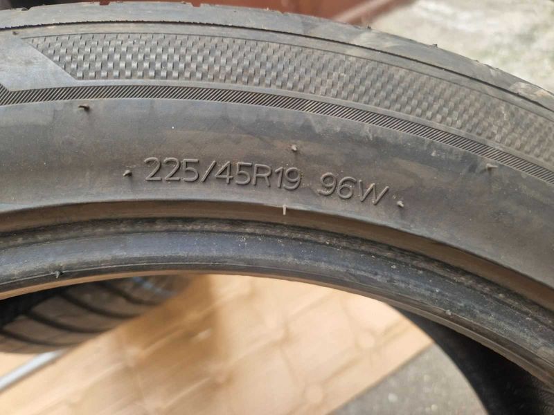 2 Hankook R19 225/45
летни гуми 
DOT5022