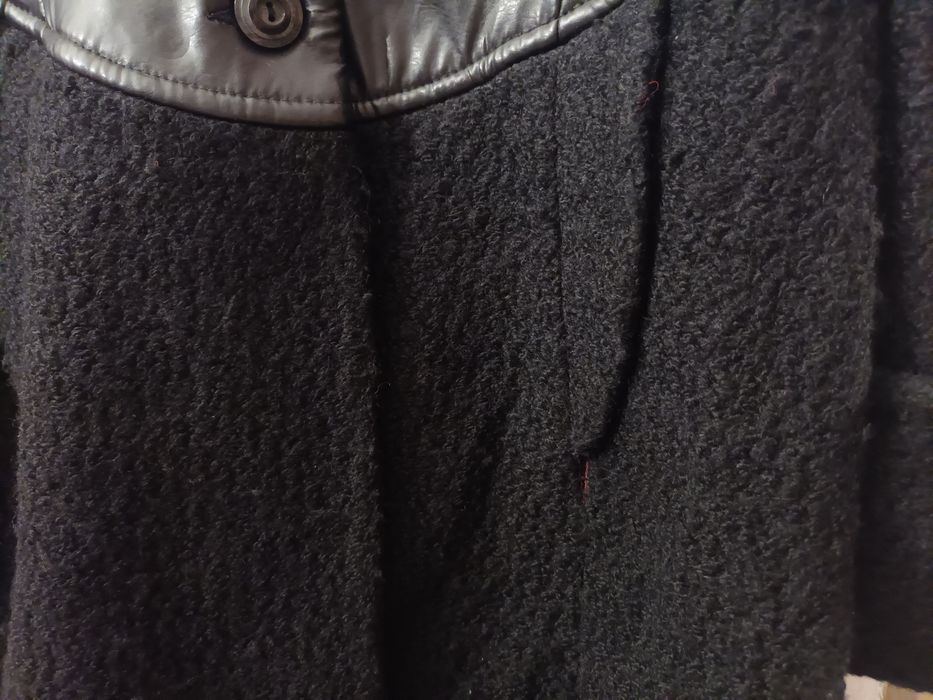 Дамско черно палто от букле с кожена панделка Radek's