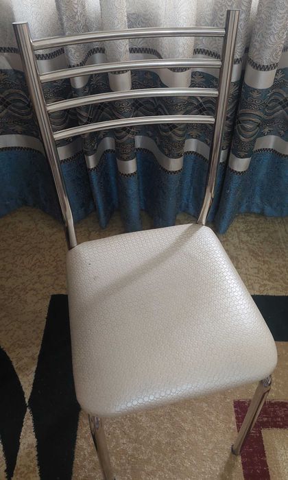 1 Стол 4 стул комплекты есть 5 комплект