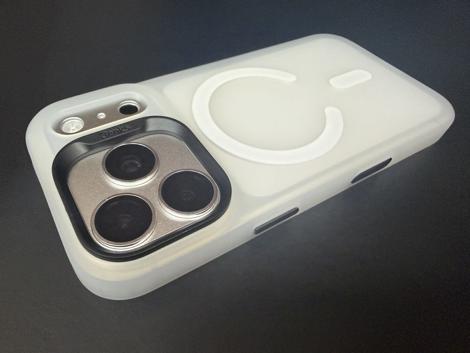 iPhone 17 Pro,iPhone 17 Pro Max Benks луксозни гърбове в три цвята