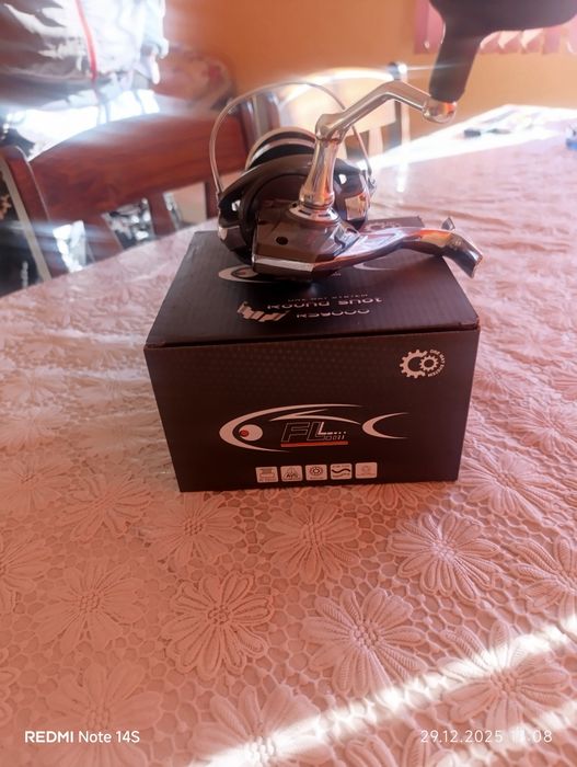 Продавам чисто нова макара FL RS9000