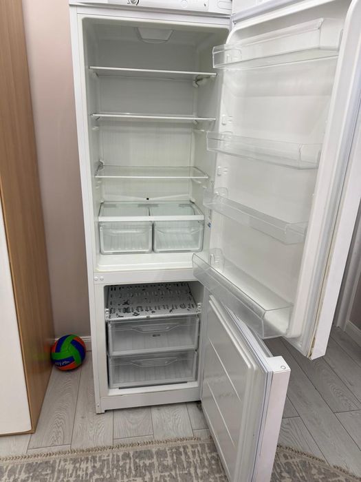 Срочно продам холодильник Индезит