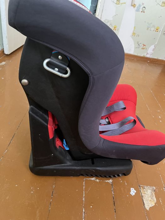 Продам авто кресло chicco