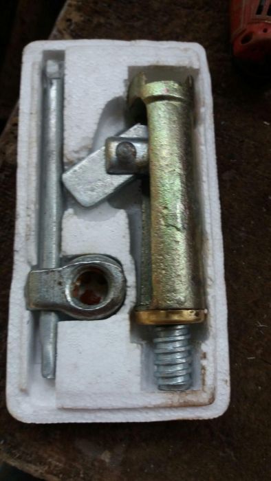 cleme cofraj. blocaje.Fluturași.