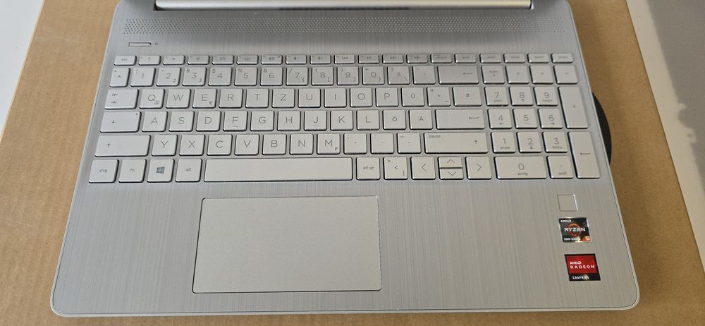 Лаптоп HP 15s, 15 инч, Ryzen 5500U, 16GB DDR4, 256GB