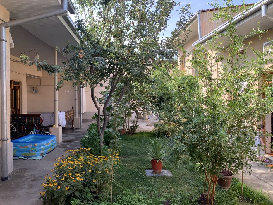 Ц13 Лабзак участка срочна сотилади