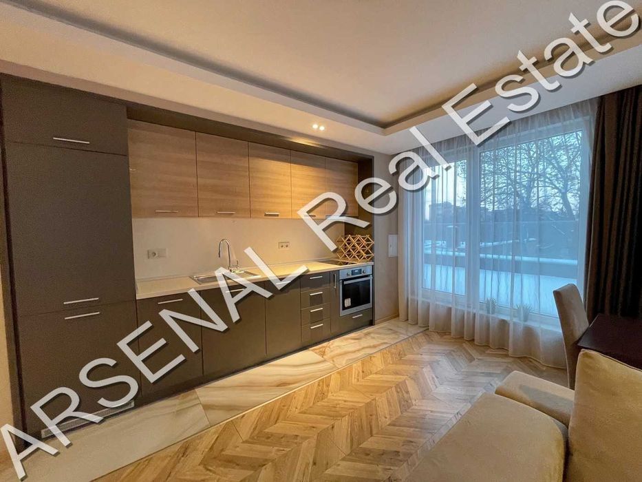 Дава се под наем Четиристаен апартамент в София, Лозенец - 150 кв.м за 1500 € - Снимка #2