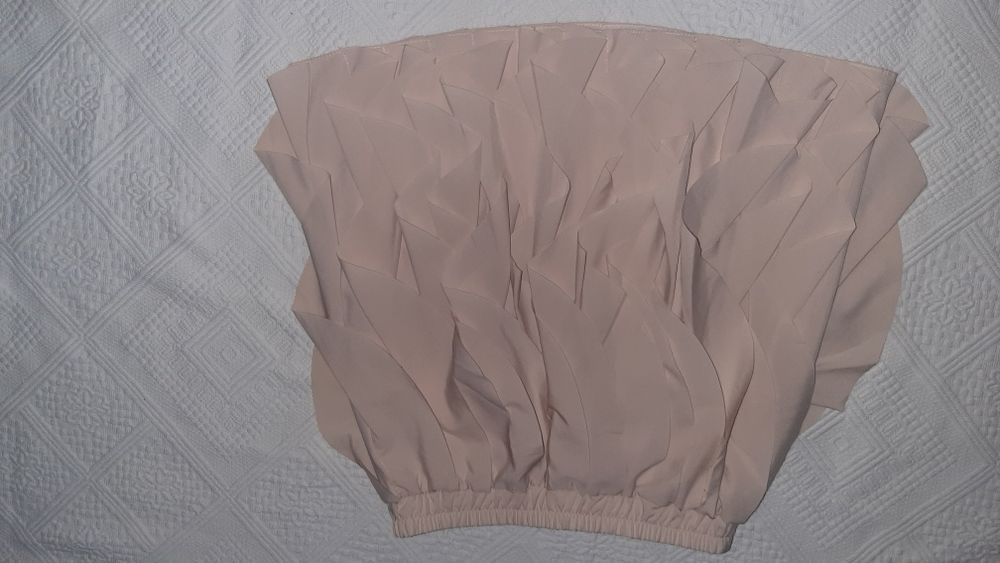 Fusta marimea 36 ce culoare crem purtata o data,impecabila