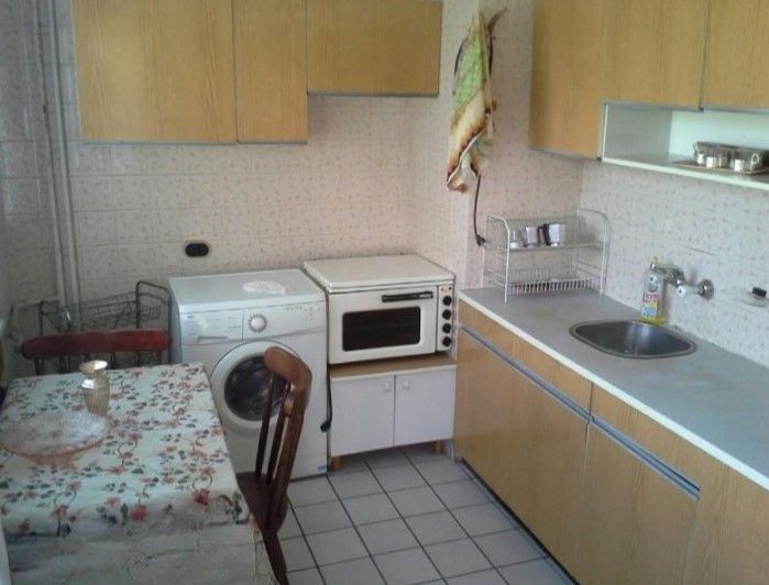 Продава се Тристаен апартамент в София, Изток - 68 кв.м за 2530 €/кв.м - Снимка #1