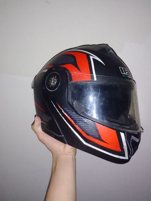 Moto shlem sotiladi
