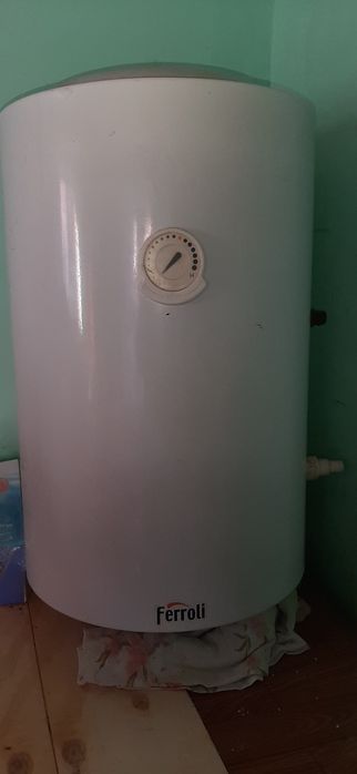 Centrala pe lemne 35 KW, Pompă, Boiler electric 80l, 6 calorifere