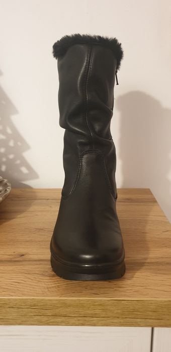 Cizmulite piele negre