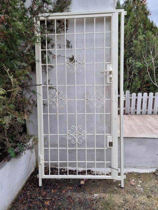 Желязна врата решетка