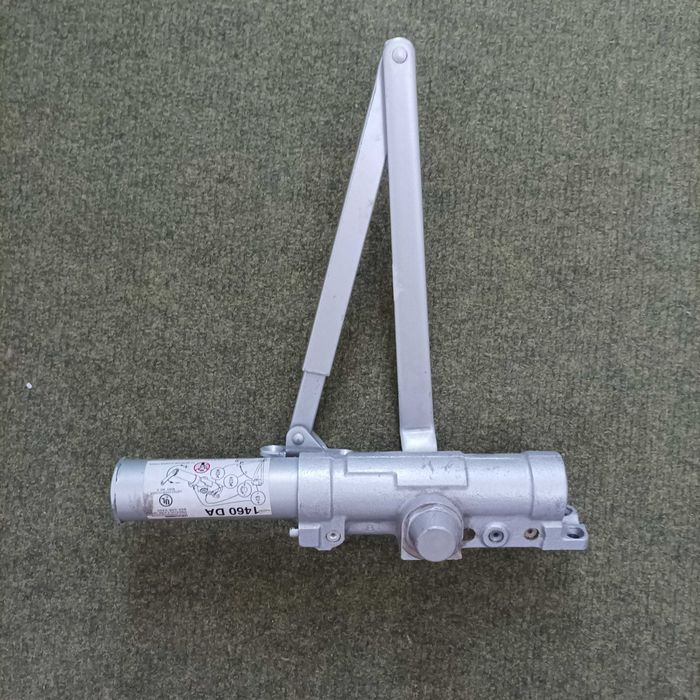 Задвижка , Замок фанера 2,35* 1,30*1cм, лампа доводчик