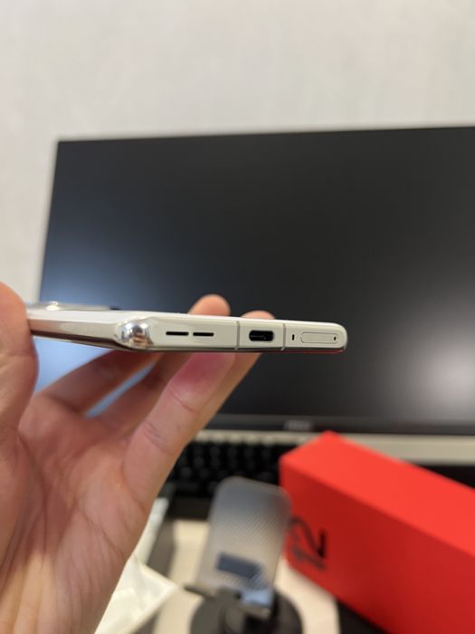 Продам OnePlus 12