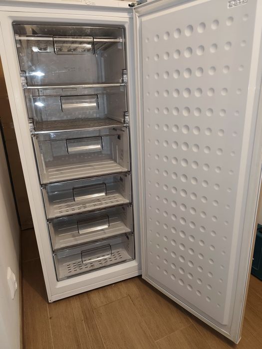 Congelator vertical Arctic