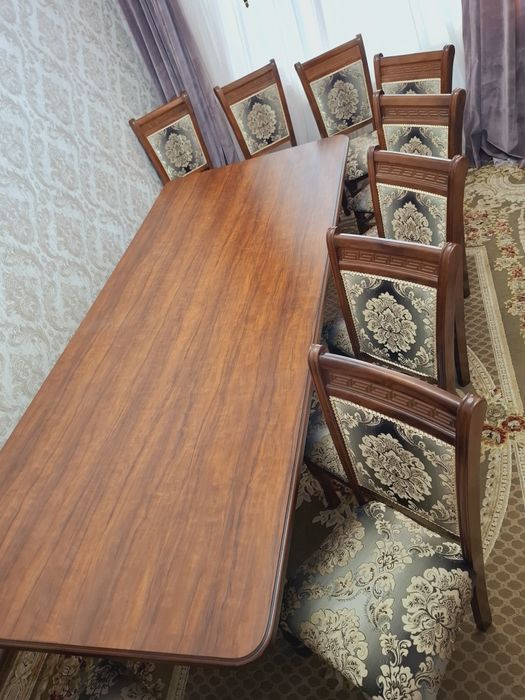 Продою большой  Обеденный стол на 12 человек
ПроРазмер: [впиши если з