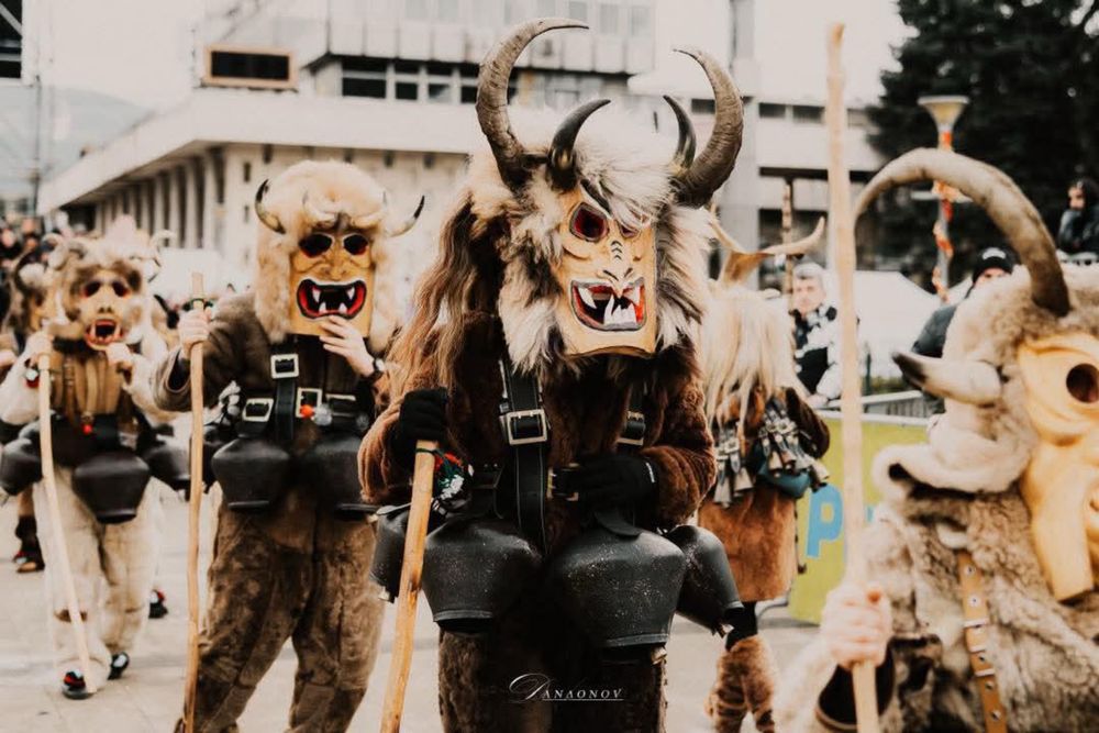 Изработка на кукерски маски и тояги за сурва