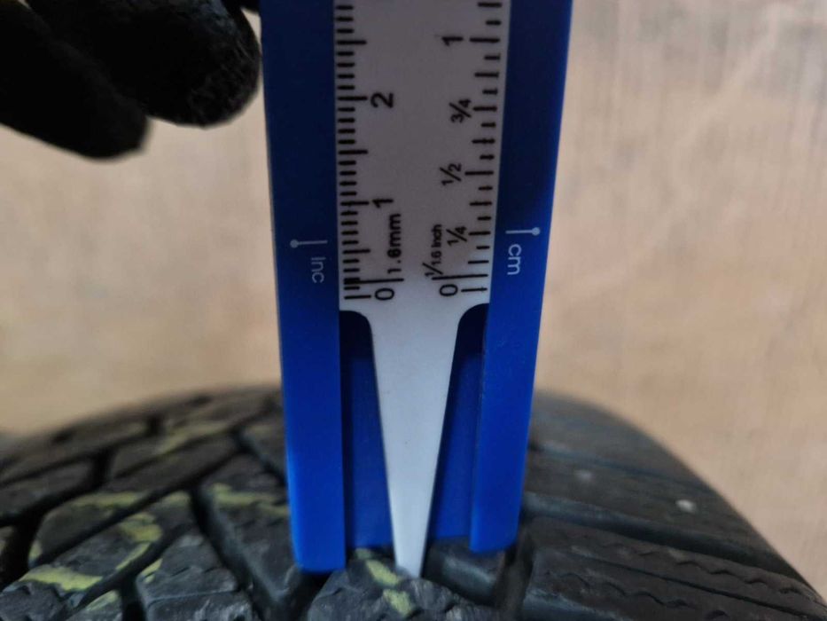 2 Bridgestone R17 235/60
зимни гуми
DOT3421