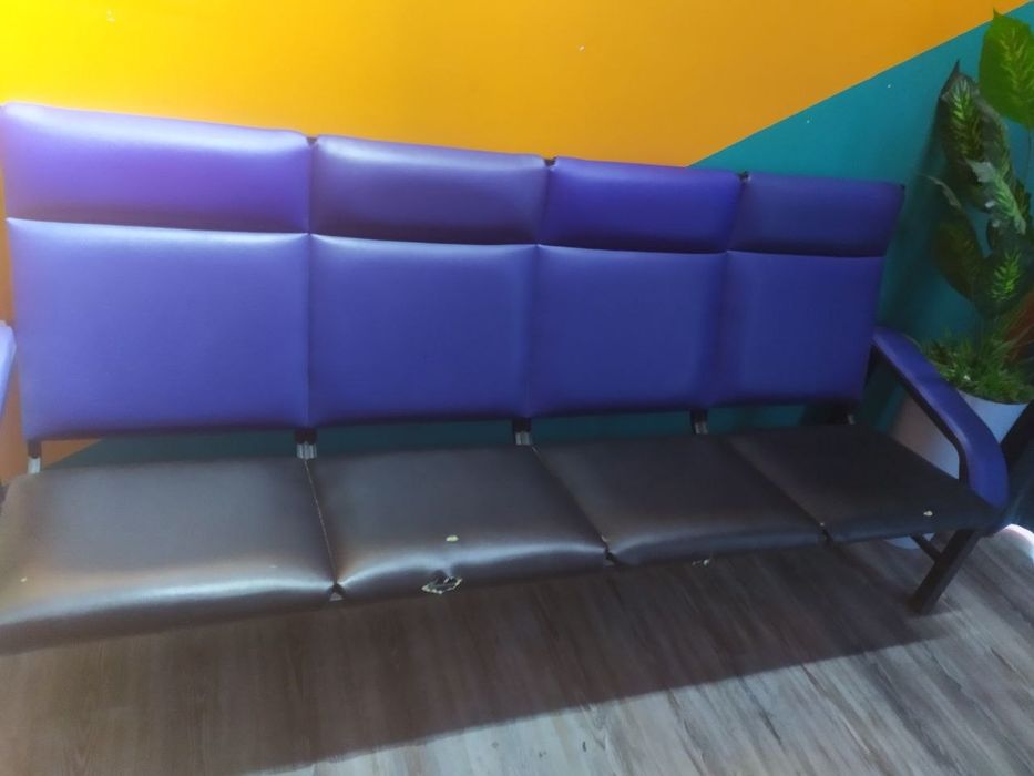 O'quv markazi uchun parta va stullar sotiladi