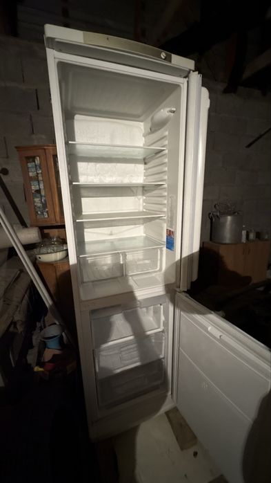 Продаю холодильник Indesit б/у в рабочем состоянии.