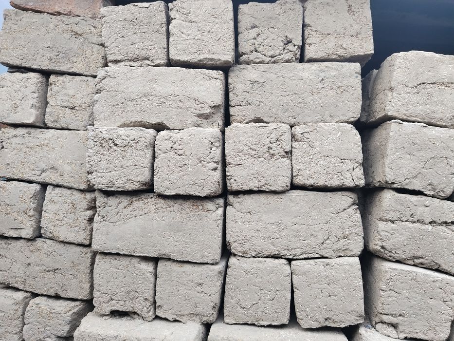 Кірпіш тасбогетте тұр