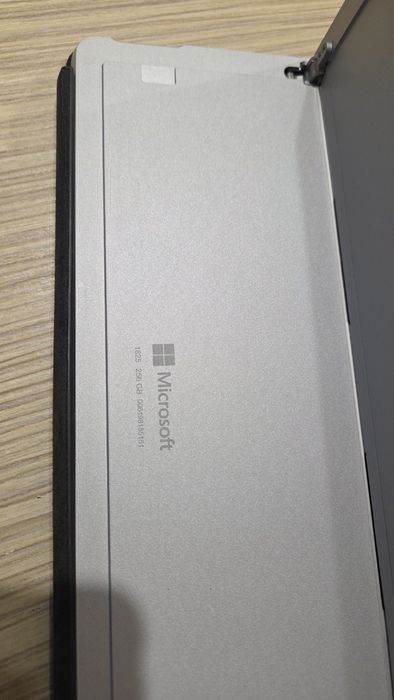 Microsoft Surface GO