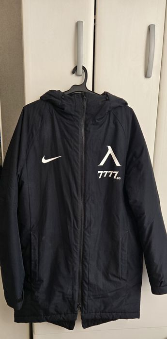 Яке nike  зимно размер М