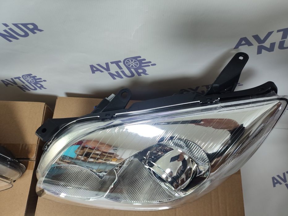 Фара передняя Авенсис