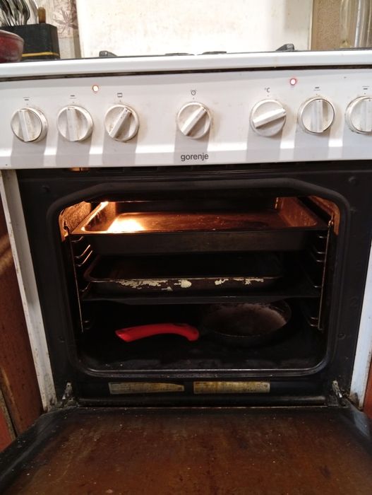 Продам газовую плиту