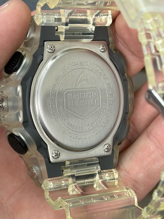 Продам оригинальные Casio G-Shock GA-700SKE (модуль 5522)