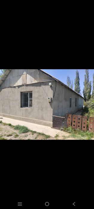 Частный дом за городом.